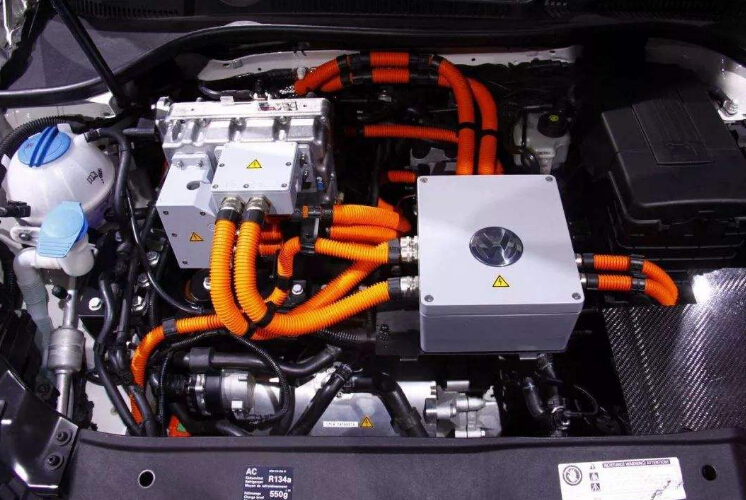 电动汽车高压线束采用耐磨,阻燃,耐热的波纹管进行防护